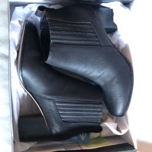 NWT INC International Concepts Black Boots size 8